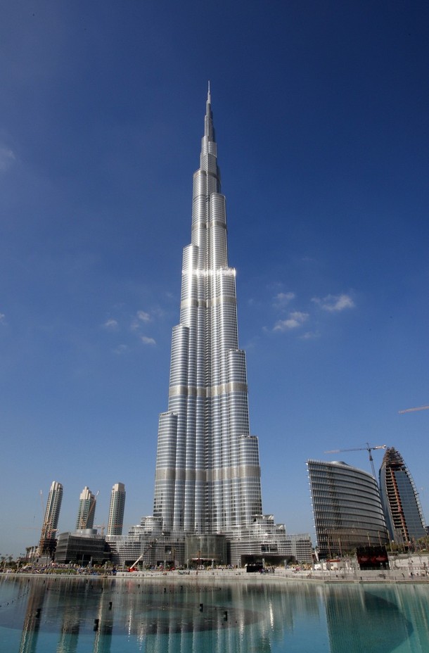 Откриват най-високата сграда в света (видео)