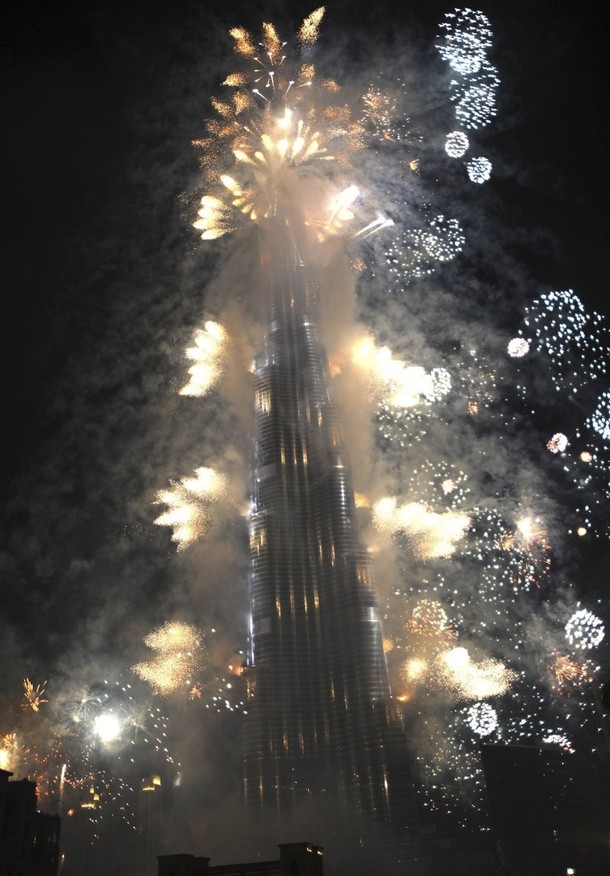 С грандиозно шоу откриха най-високата сграда в света - 828 метра (видео)