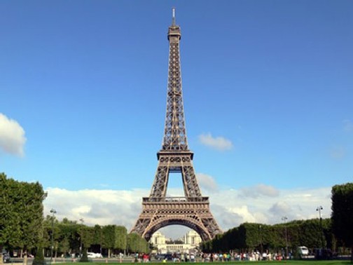 Нова атака в Париж! Клане под Айфеловата кула