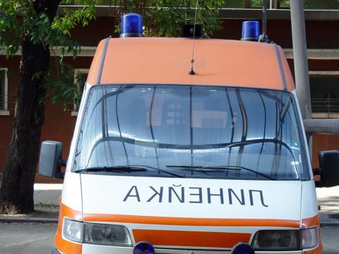 Полицай блъсна двама пешеходци в Петрич