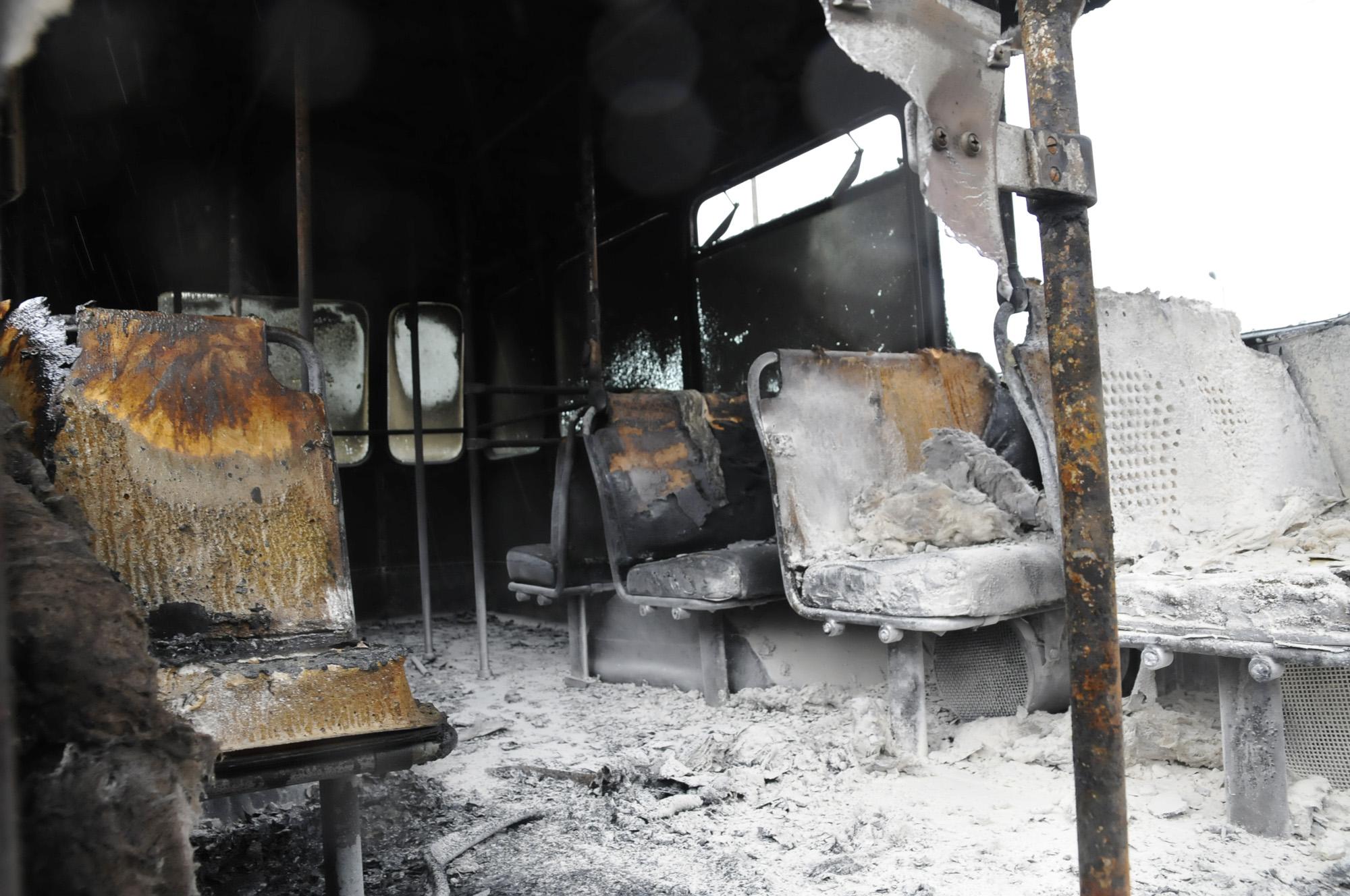 Училищен автобус се подпали в движение