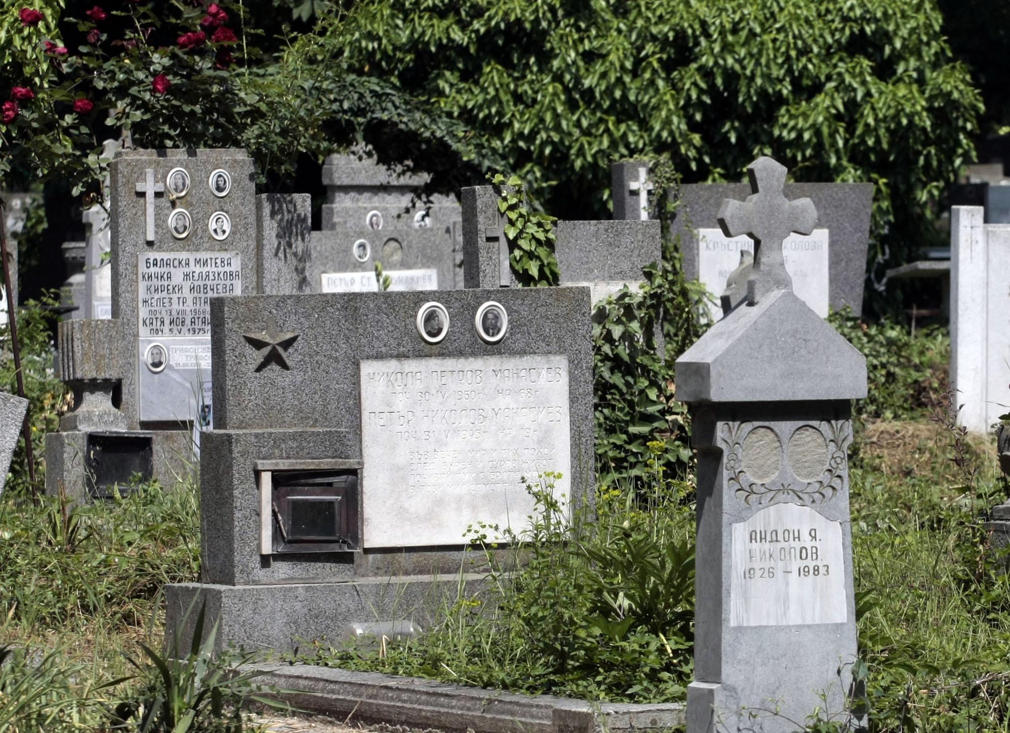 Свършват местата в гробищата на Варна
