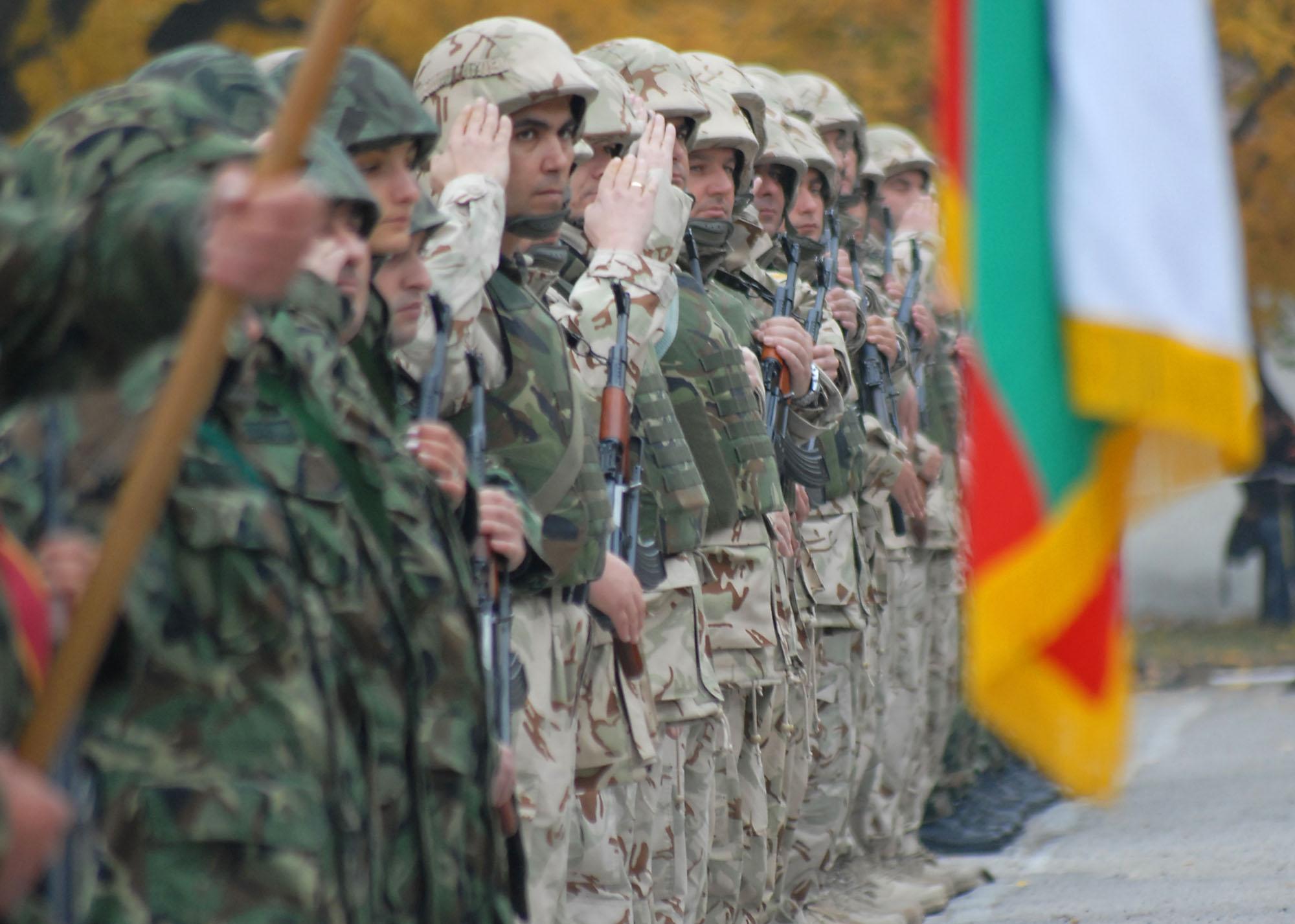 Върнаха в България ранените в Афганистан войници