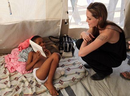 Бранджелина дариха милион, Анджи отиде лично до Хаити