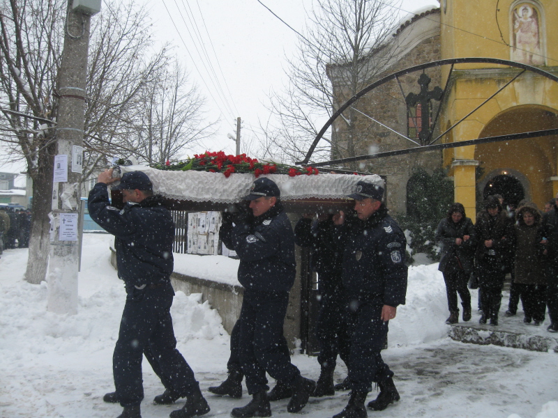 Погребаха днес убития в Енина полицай
