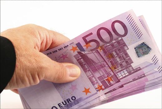 Близо 17 000 недекларирани евро задържаха на Калотина