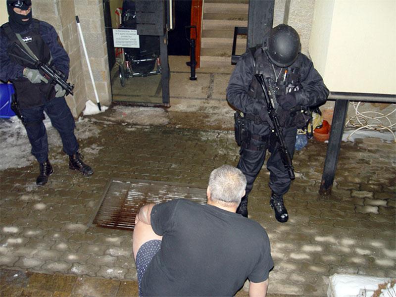 Разследват полицаи за връзки с “Октопод”