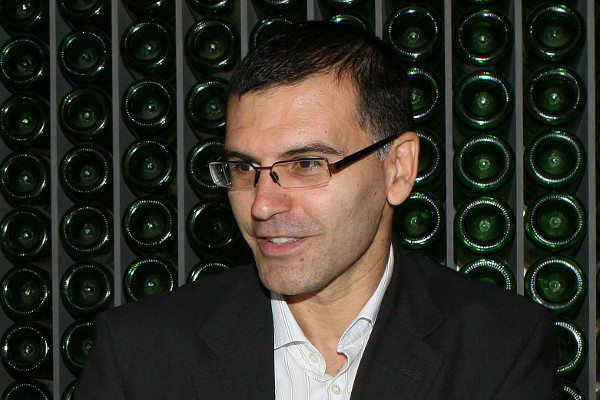 Симеон Дянков спуска нови бонуси и заплати на чиновниците от 1 януари 2011 г.