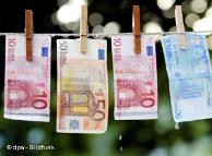 Хванаха трима с фалшиви евро в селски нармаг 