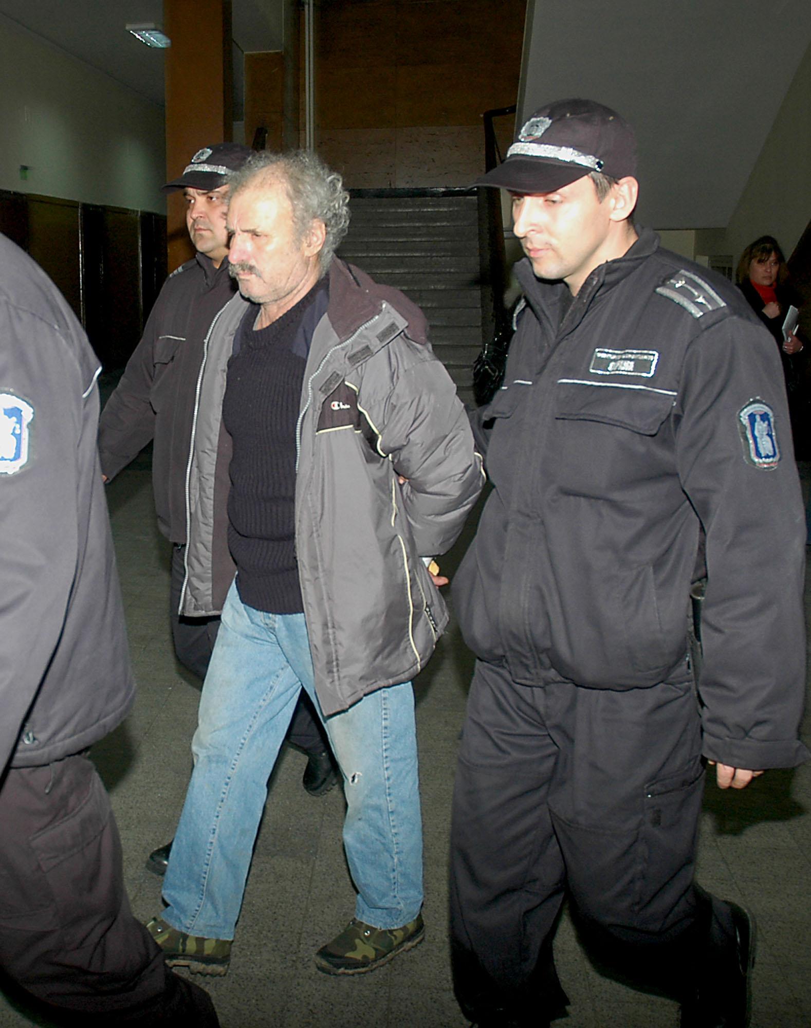 Окончателно: Убиецът на полицая от Казанлък остава в ареста