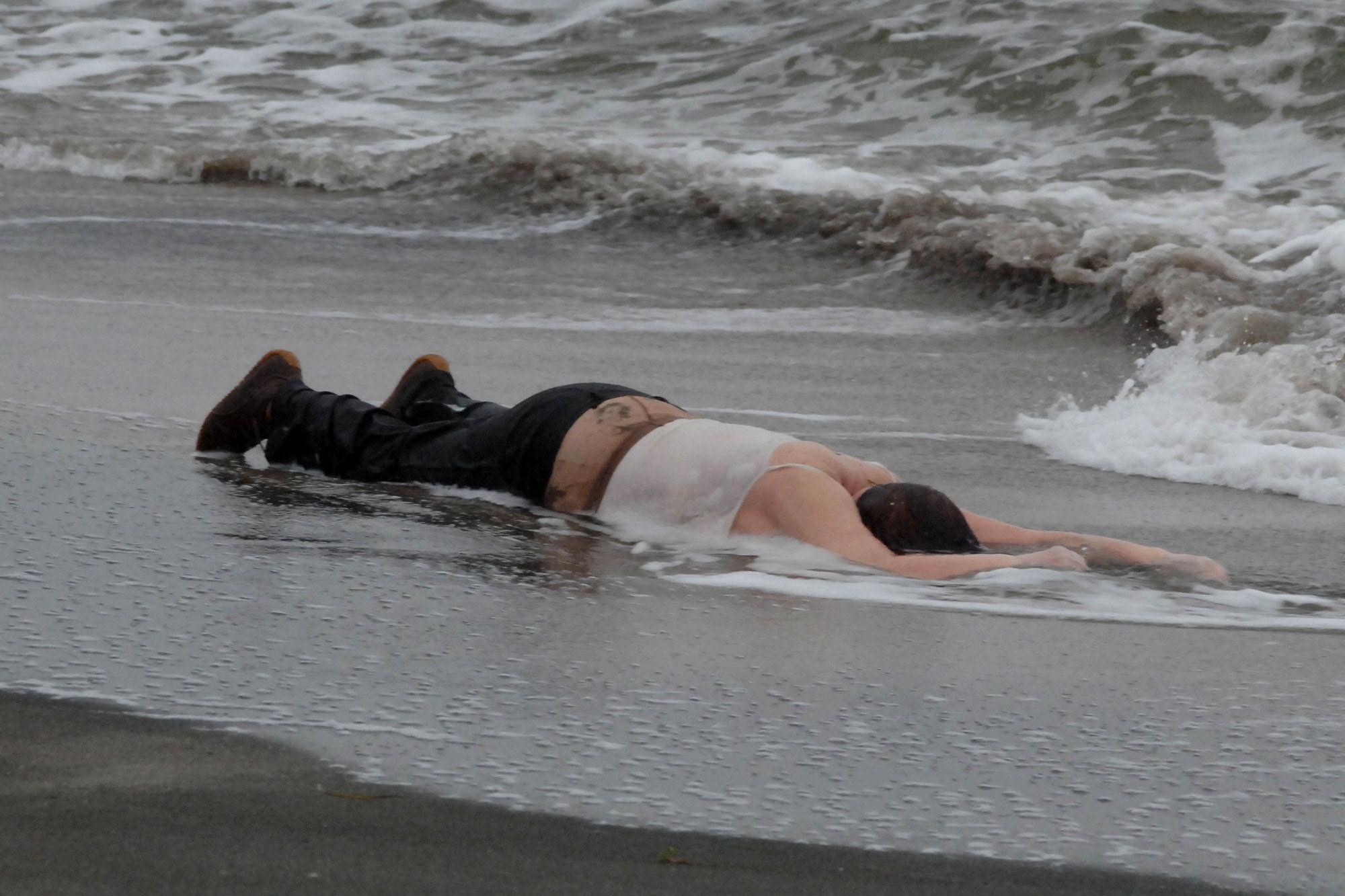 Тяло на жена изхвърли морето на северния бургаски плаж 