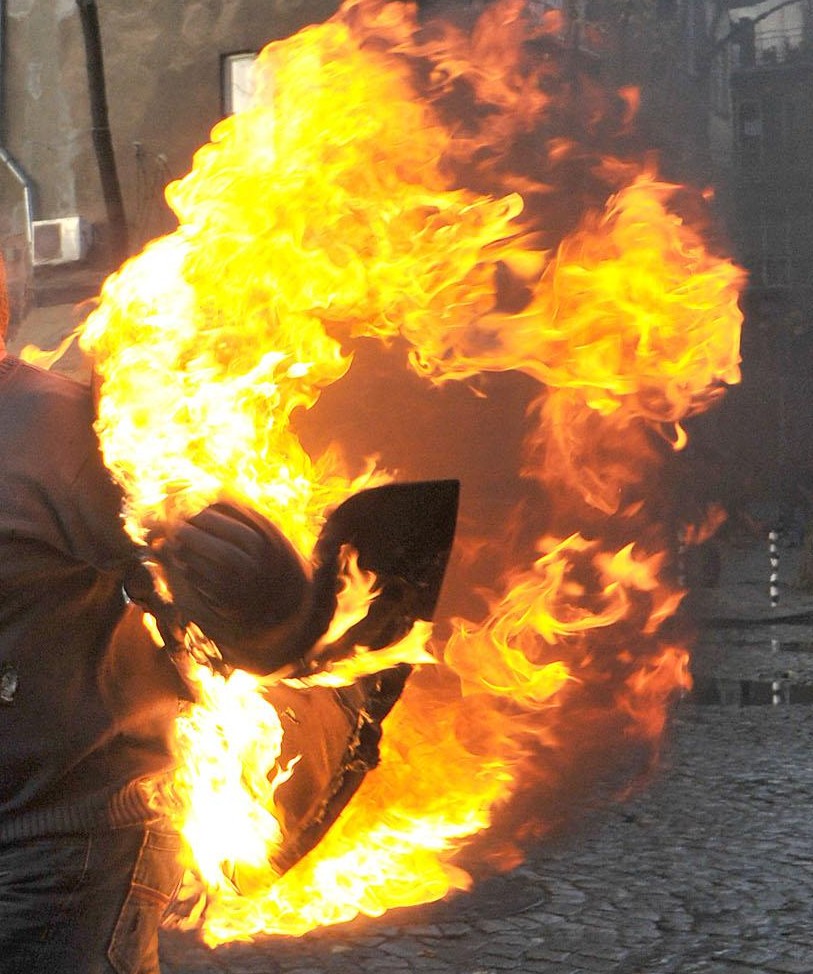 24-годишен изгоря като факла при катастрофа