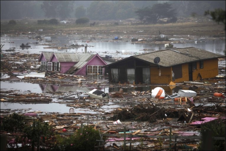 Жертвите при разрушителното земетресение в Чили вече са 708