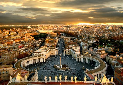 Гей-скандал гръмна във Ватикана