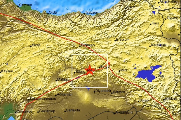 39 загинаха при земетресение в Турция, няма пострадали българи