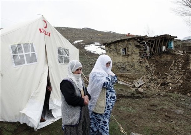 Палаткови лагери в Турция след земетресението