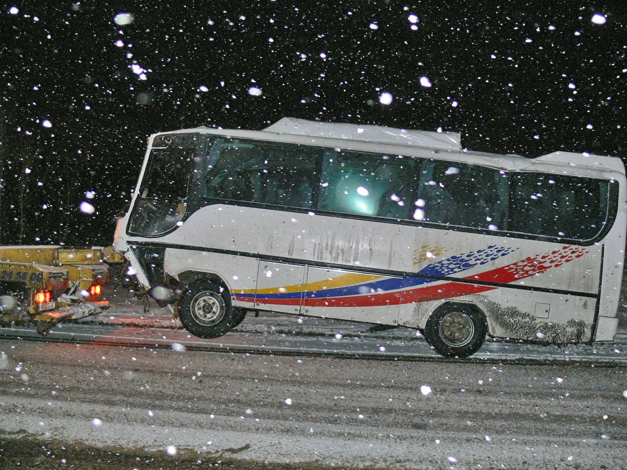 Автобус с 45 румънци катастрофира край Перник 