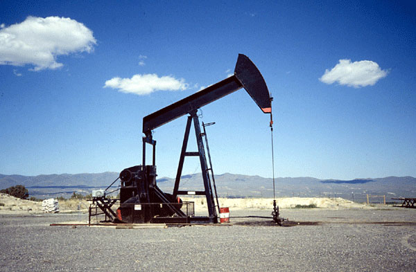 Цената на петрола скача