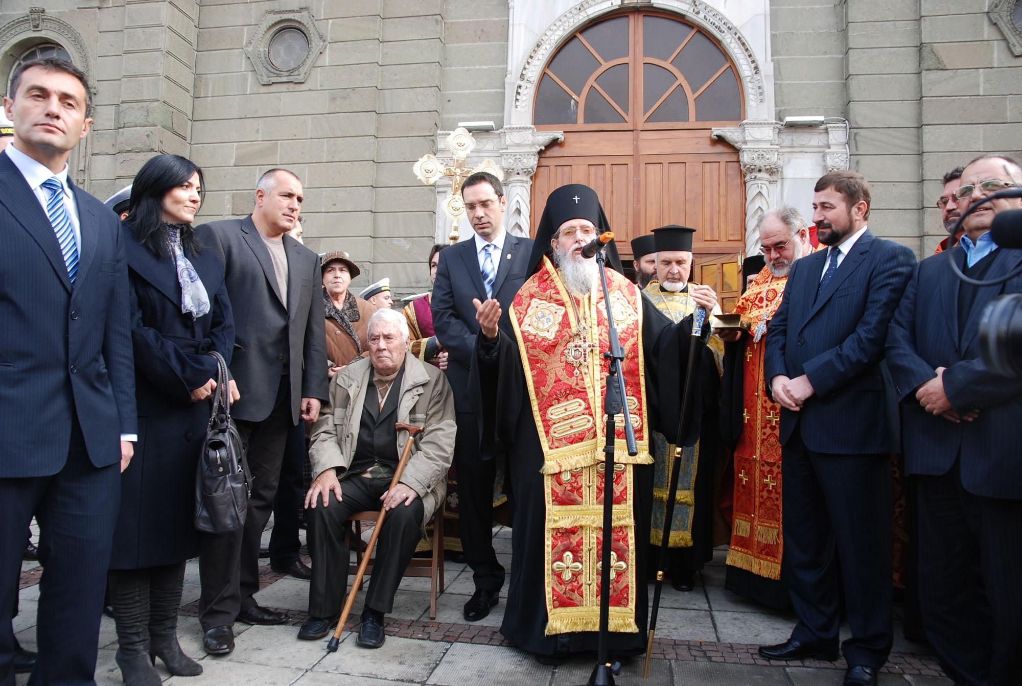 Частица от Светия кръст ще получи храмът в Българево