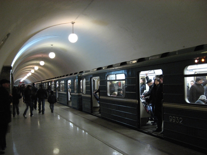 Полковник от милицията стреля в московското метро