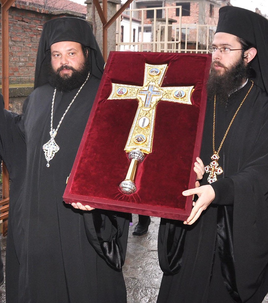 Храмът в Българево получи частица от Светия кръст