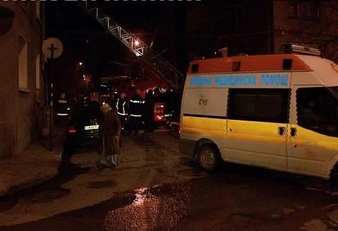 Пожар изпепели два апартамента в София 
