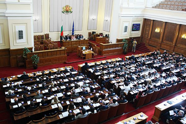 Депутатите  обсъждат импйчмънта на Първанов 