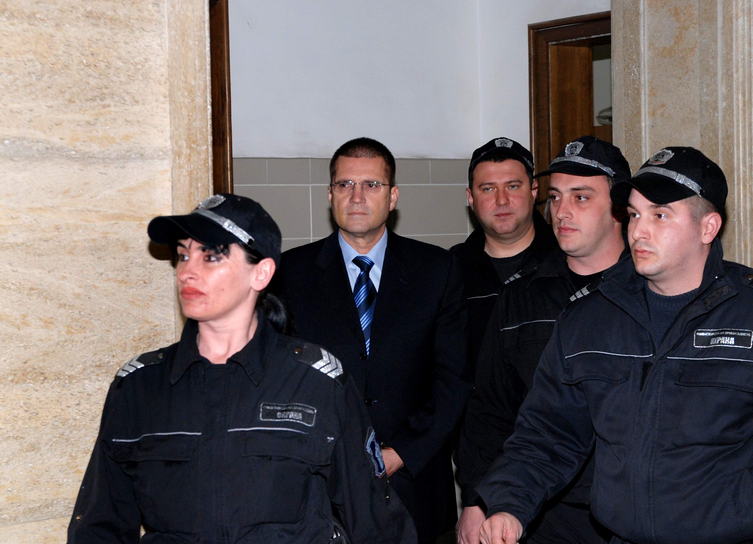Цонев и компания остават в ареста
