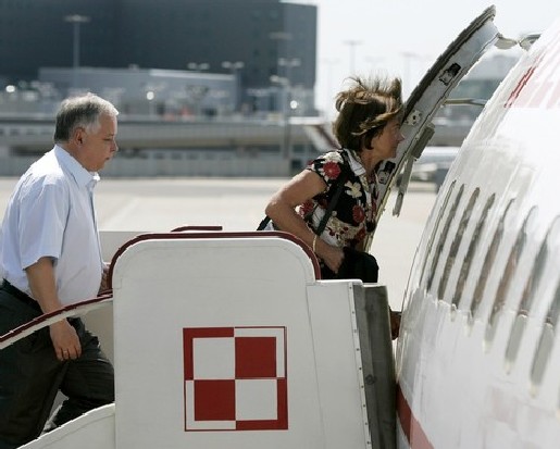 Полският президент Лех Качински загина в самолетна катастрофа, няма оцелели