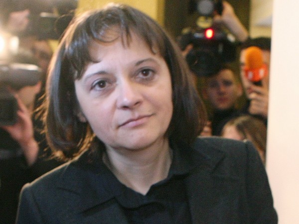 Парламентът бутна Жени Начева 