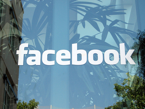 Половин милиард на месец посещават Facebook