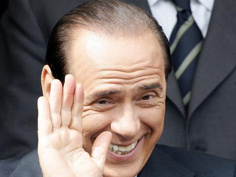Берлускони представен като вампир на фестивала в Кан