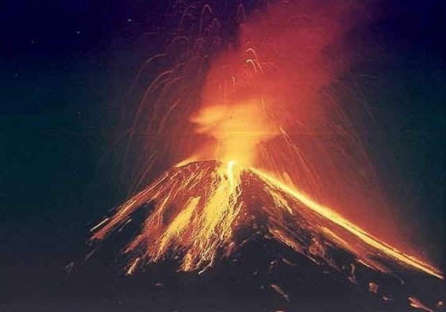 Вулканът Аренал изригна (ВИДЕО)