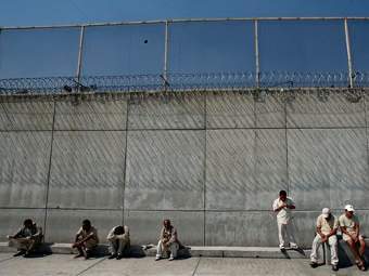 В мексикански затвор се стрелят затворници, 28 убити