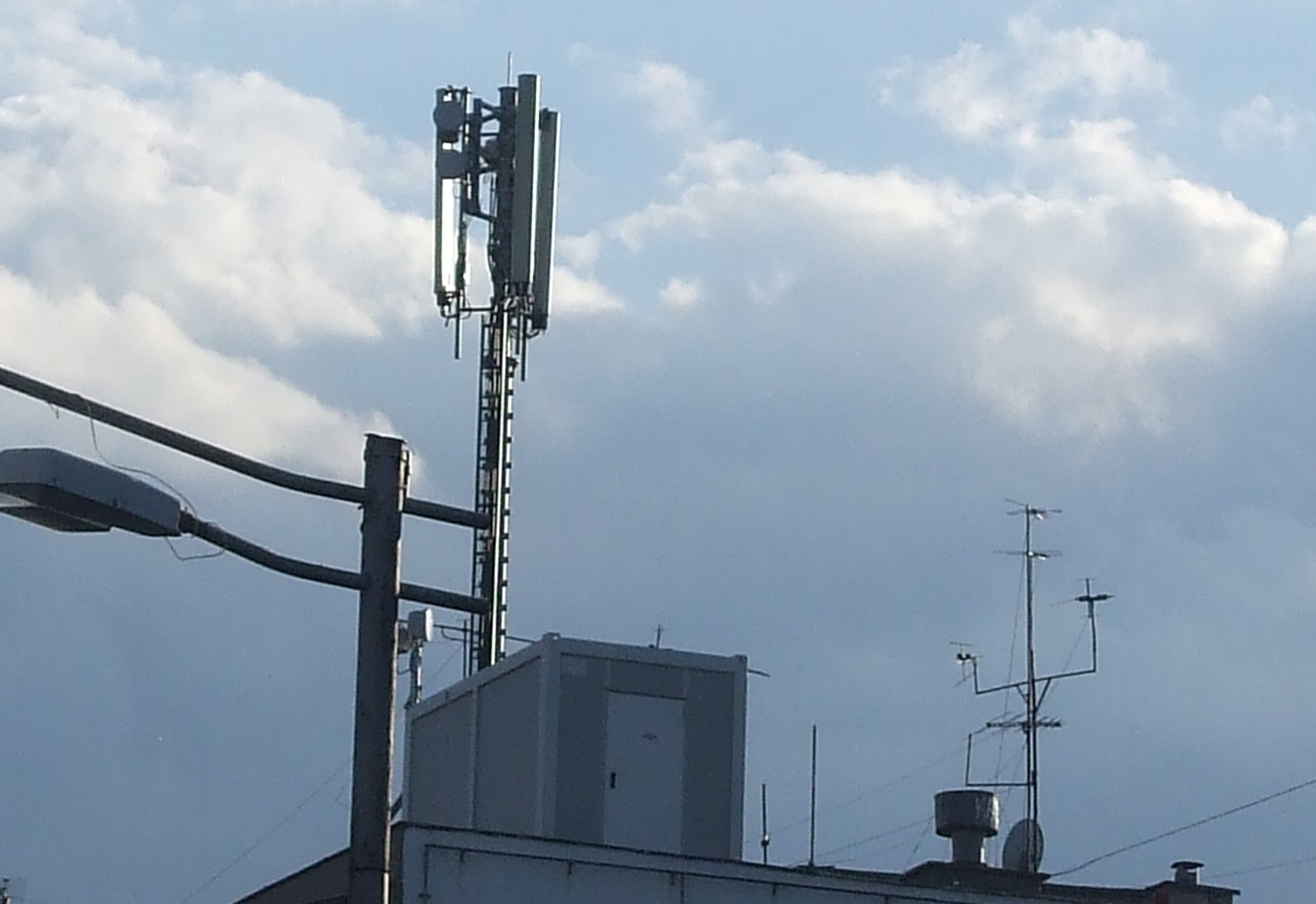 Опасни антени излъчват 80 пъти над нормата
