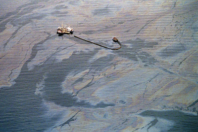 БП спря изливането на петрол в Мексиканския залив