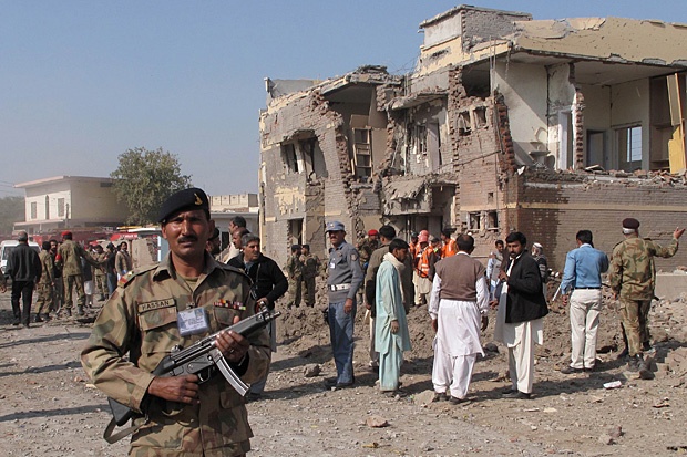 Насилие в Пакистан, 37 убити