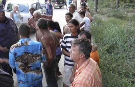50 роми обсадиха болница заради починала в АГ-отделението