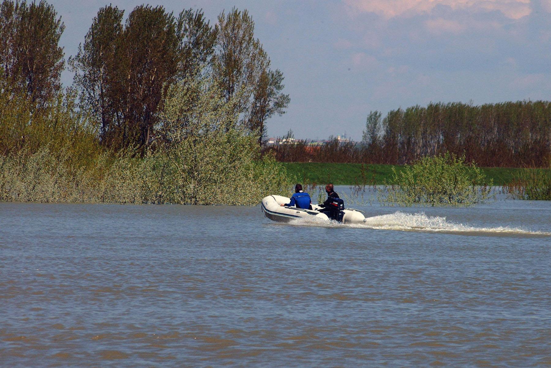 12-годишно момче потъна в Дунав, издирват тялото