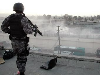 При сбиване в мексикански затвор загинали 14 души