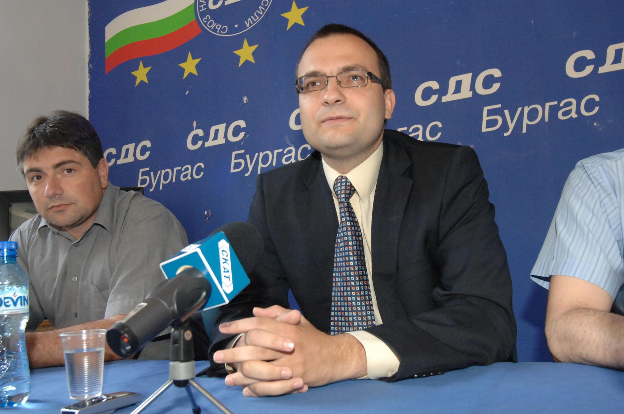 Лидерът на СДС: Министър Димитров е човекът-гаф, да си ходи