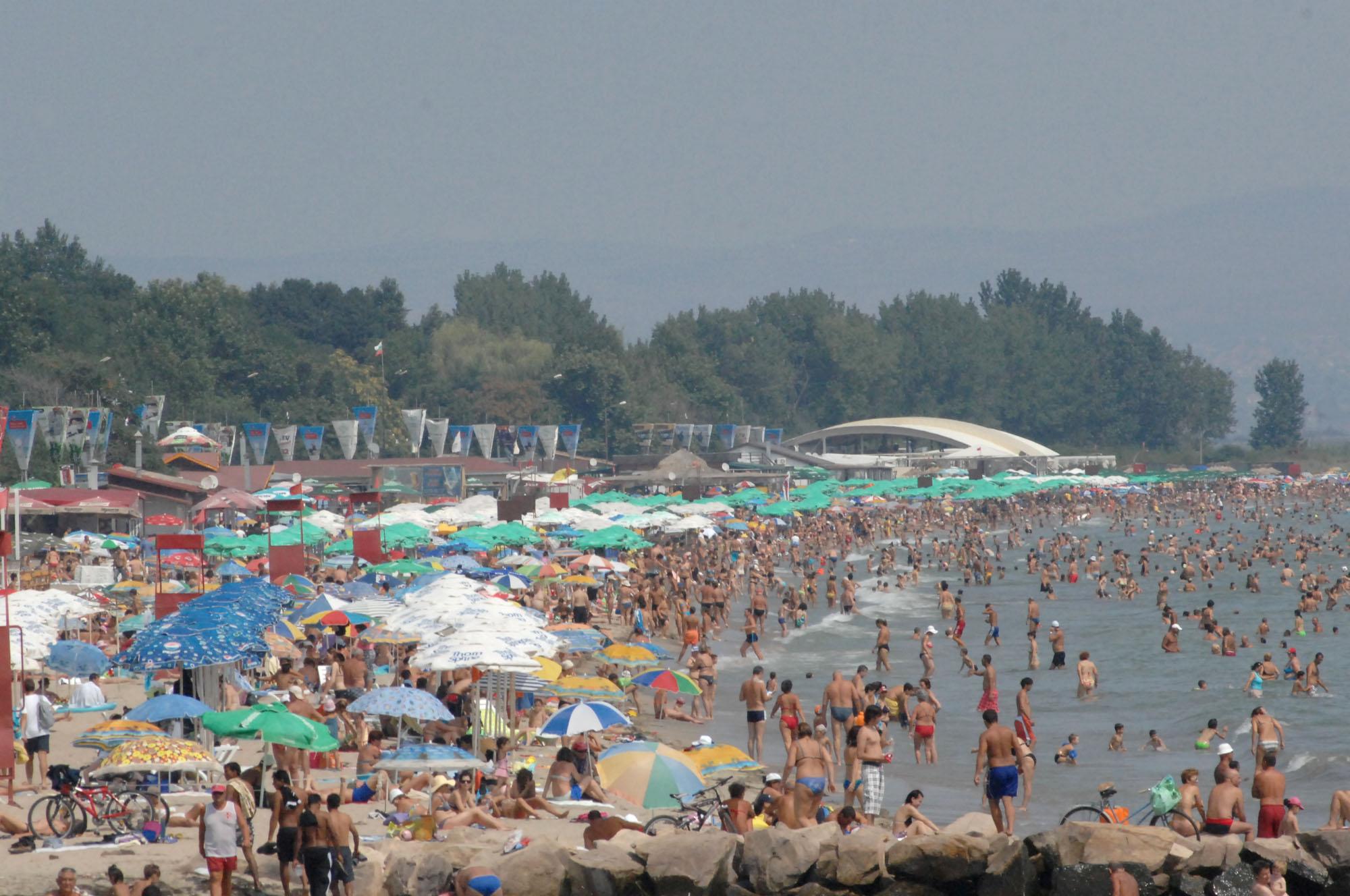 Кошмар на плажа в Бургас! Страшна напаст нападна туристите