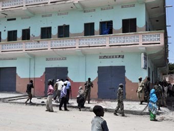 Ислямисти-камикадзе нападнали хотел в Сомалия