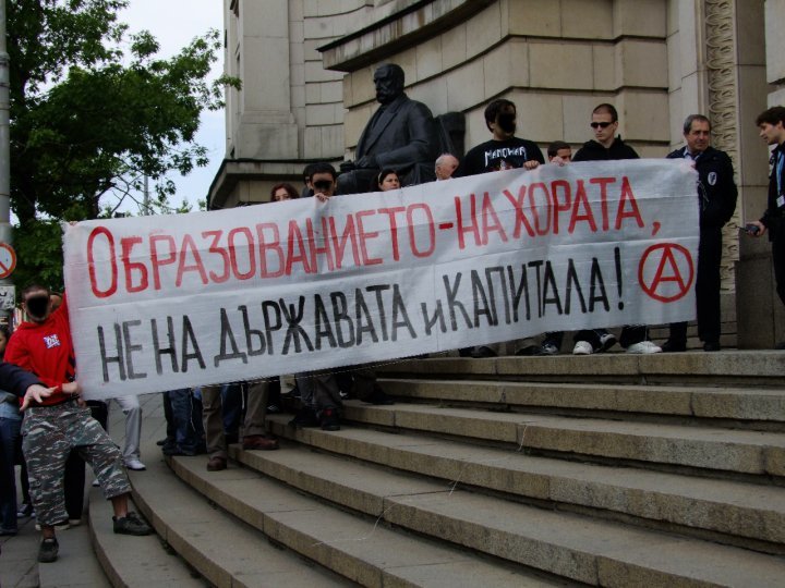 Ройтерс: Българите са необразовани, затова са бедни