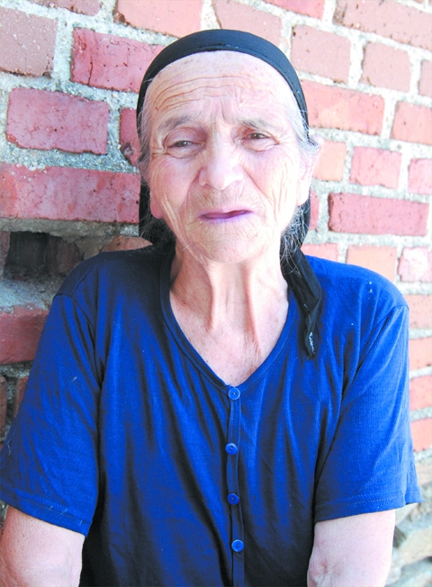 79-годишна баба асфалтира Хасково, печели търг за 10 милиона