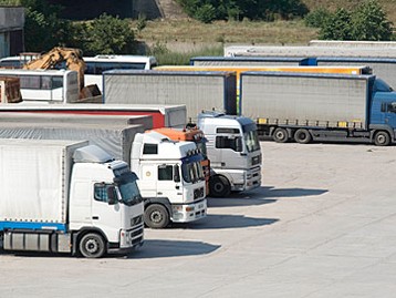 Шефът на битите в Гърция шофьори купи 100 камиона