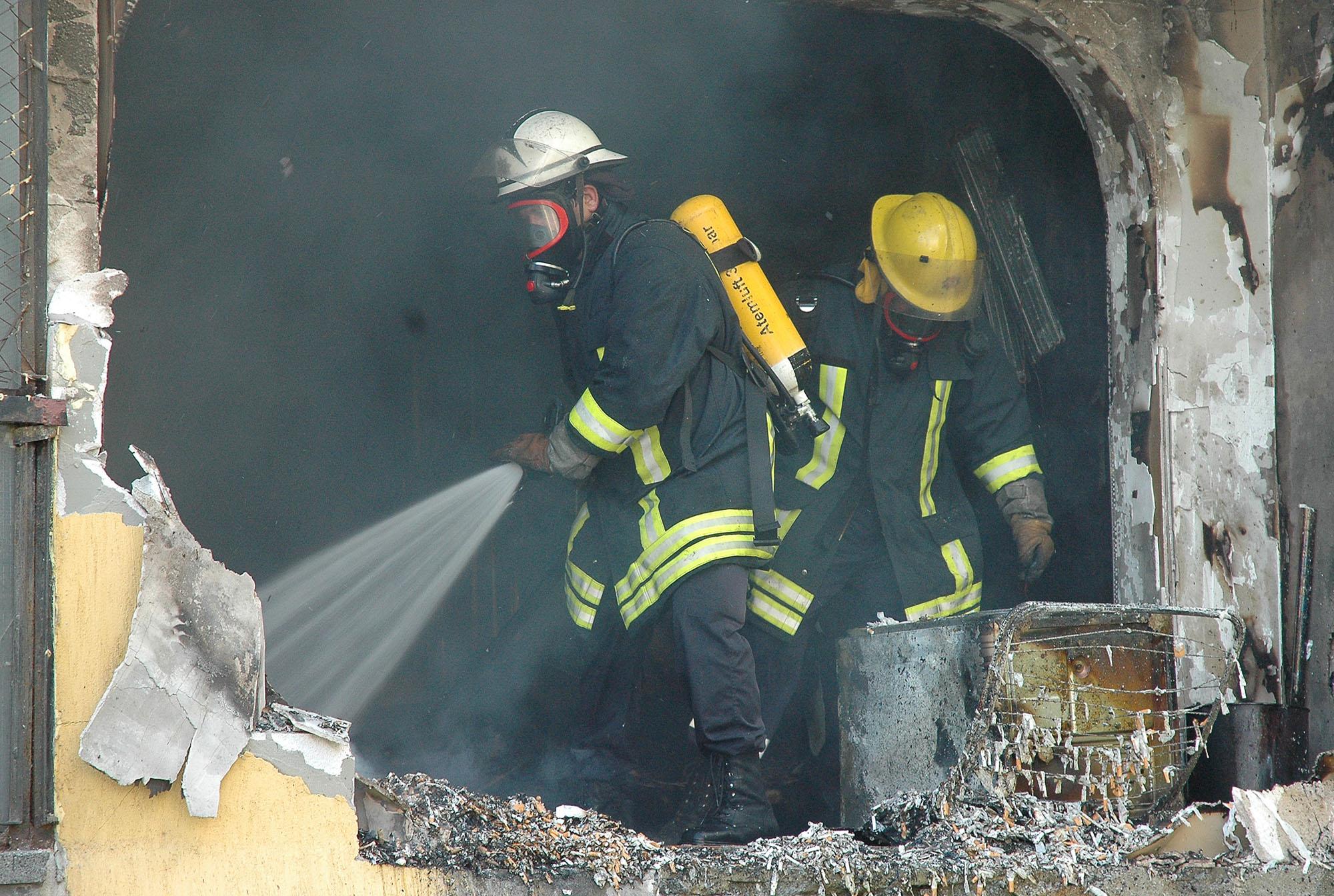 Пожар в кметството в Сливен заради късо съединение