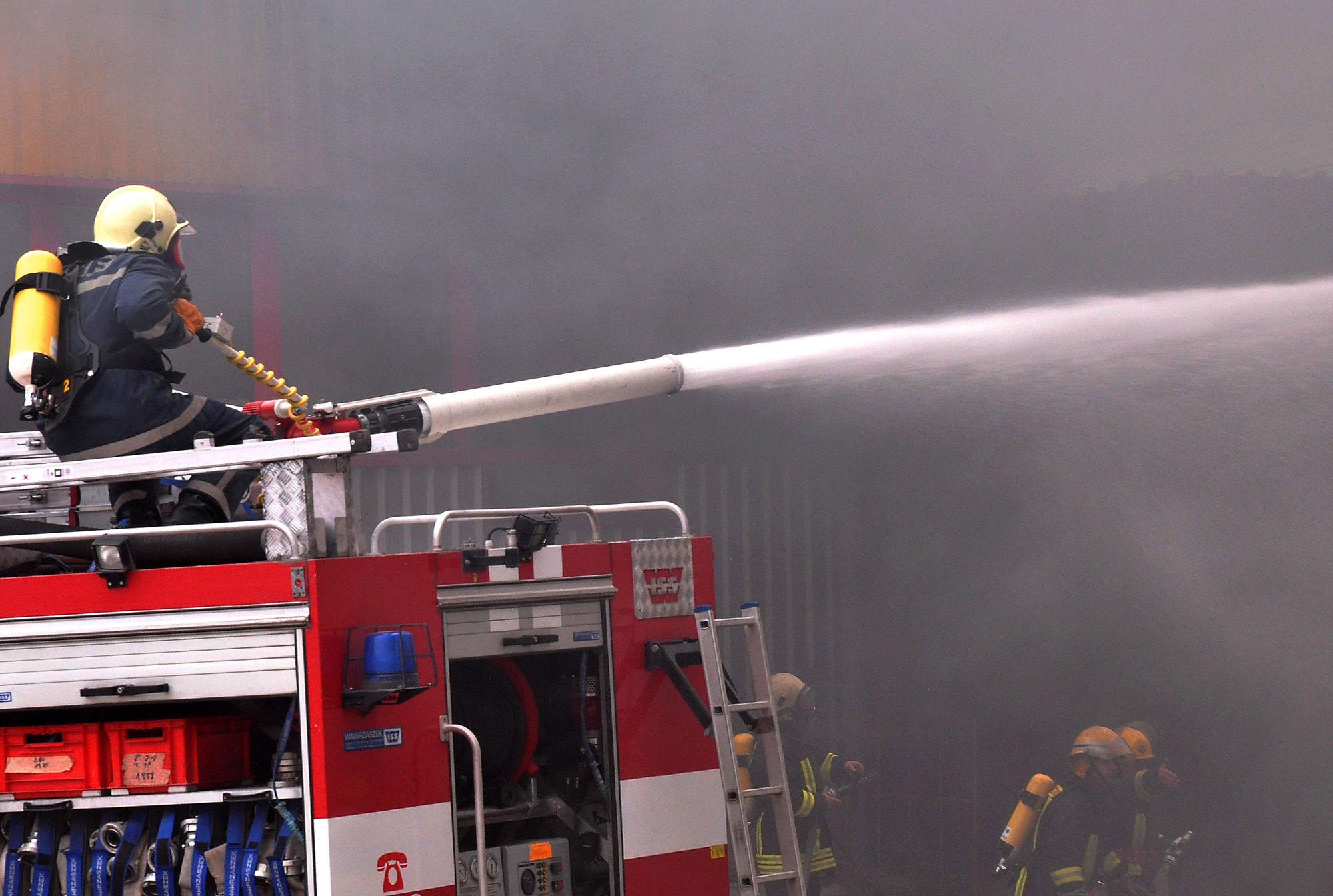 Пожар горя в изоставена сграда в центъра на Варна 