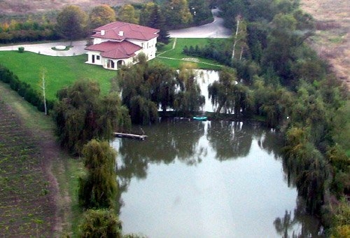 Къщата с езерото била на Стоян Чешмеджиев