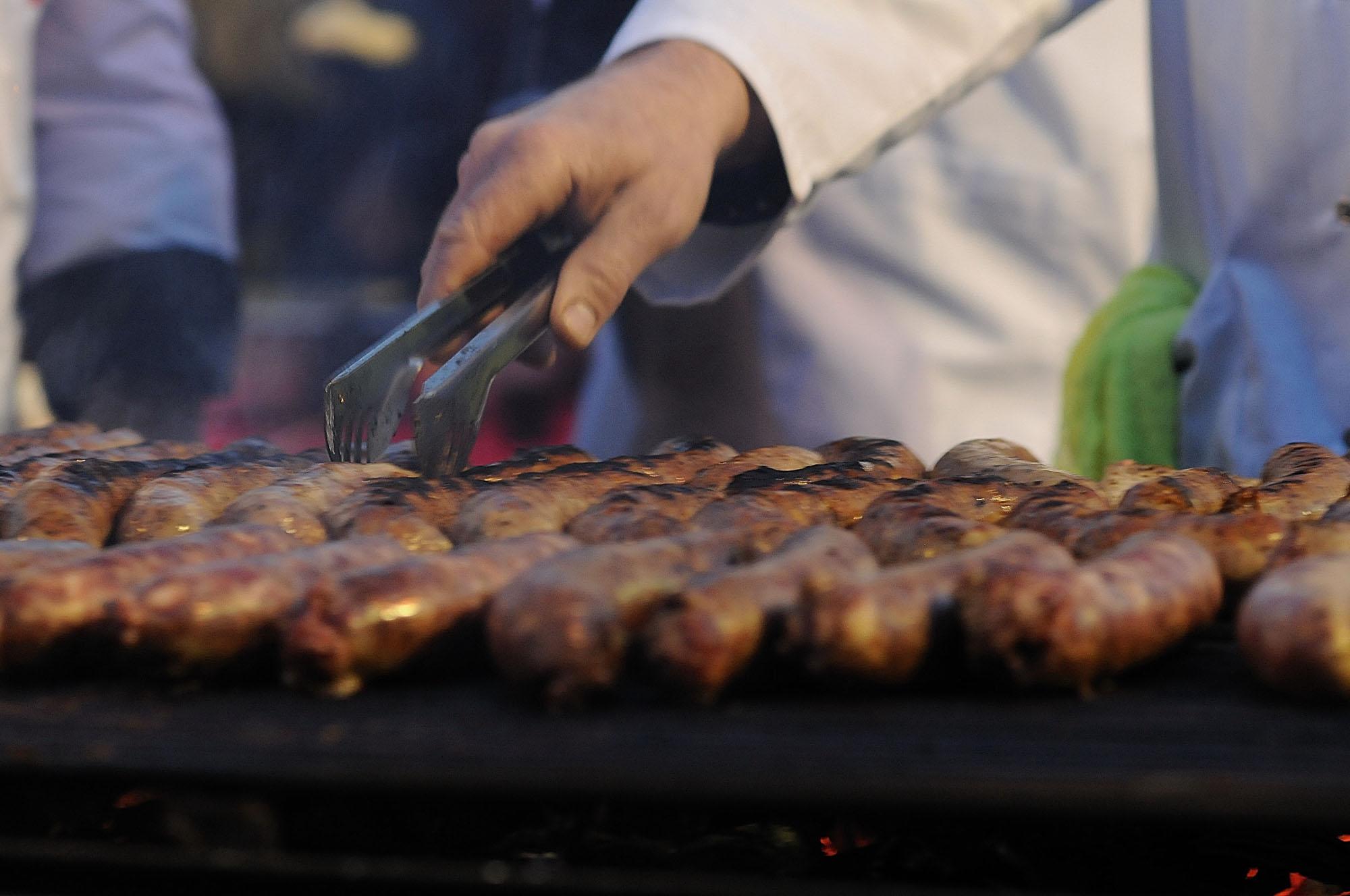 Уличените за соя в колбасите производители искат експертиза в чужбина